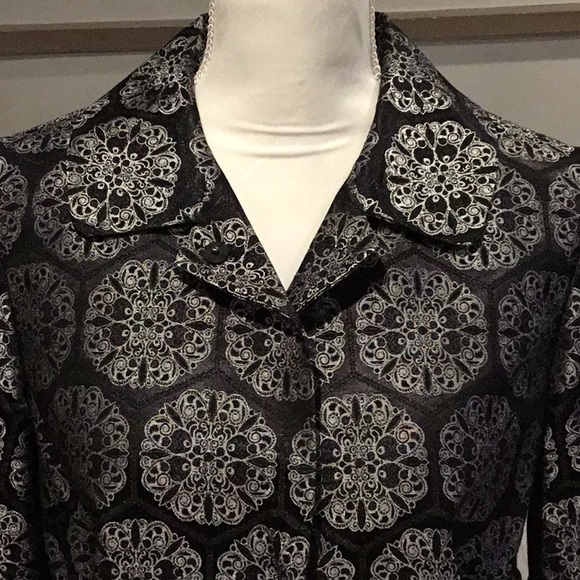 O) Women’s Tahari Jacket worn once , excell. cond. - Picture 2 of 8